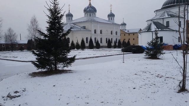 Свято-Георгиевский Мещовский монастырь — мужской монастырь.