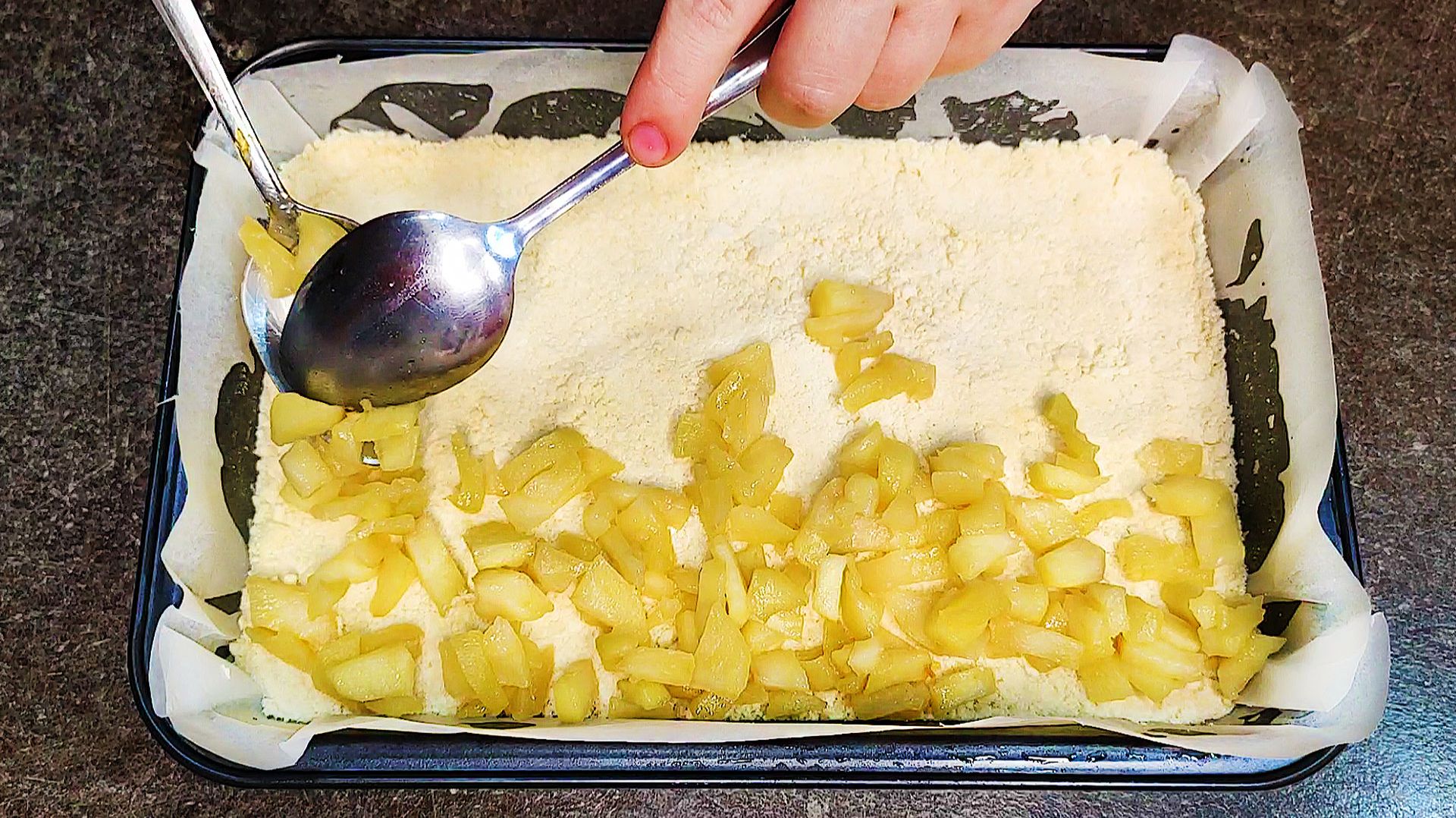Яблочный пирог с творожной начинкой быстро и вкусно 😋